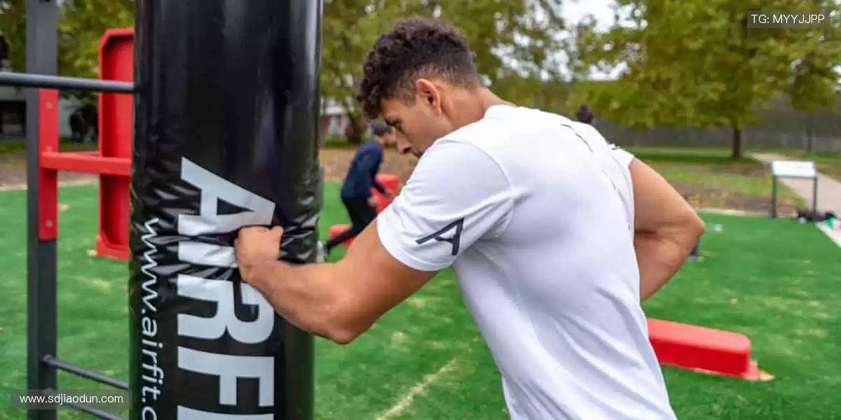 从训练场到直播间,我们与你同在!🏟️📱